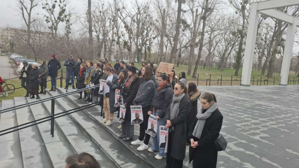 Rektorat u Novom Sadu zakatančen: Profesori i studenti traže da rektor Madić podnese ostavku