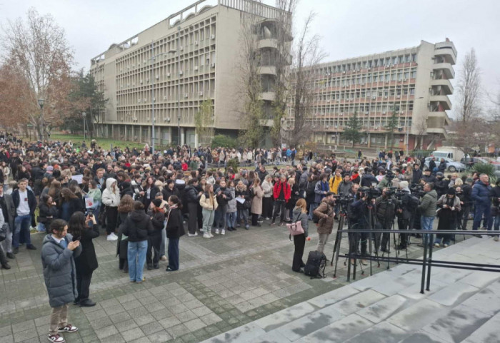 Mediji o navodnom sastanku studenata sa novinarima, predstavnicima sindikata i bivšim ministrima