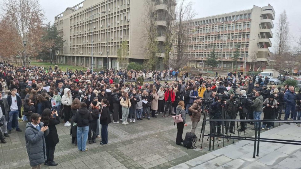 Studenti Pravnog fakulteta u Novom Sadu proglasili totalnu blokadu