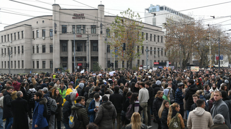 Određen pritvor nasilnicima koji su tokom noći napali studente na Pravnom fakultetu