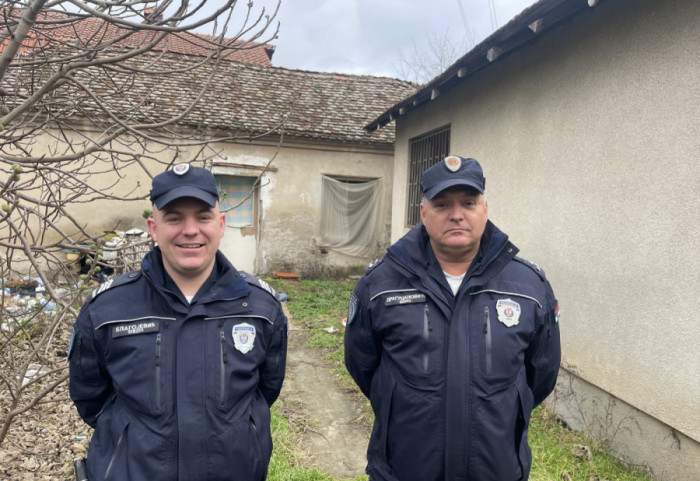 (VIDEO) Policajci koji su izvukli muškarca iz požara u Velikom Gradištu: Nije nam prvi put, tu smo da pomažemo ljudima