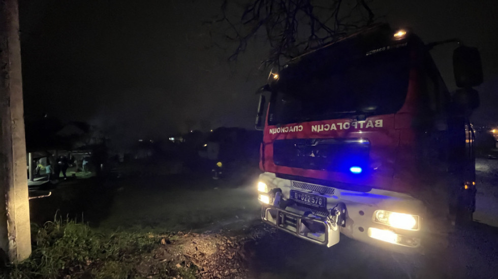 Izgorela porodična kuća u Boljevcima, požar gasilo 12 vatrogasaca
