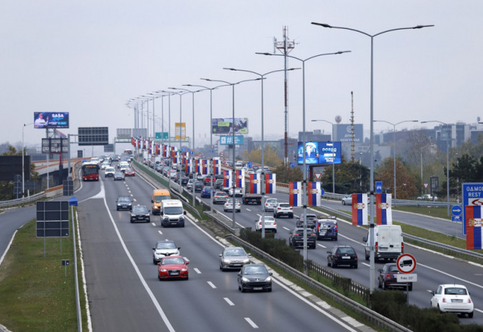 AMSS: Radovi na auto-putu, magla usporava saobraćaj