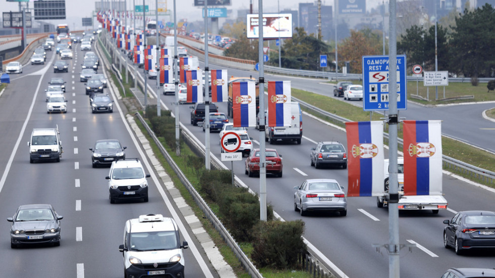 AMSS: Oprez zbog magle i poledice, očekuje se pojačan intenzitet saobraćaja