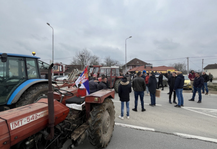 Poljoprivrednici najavili da dolaze u Novi Sad da traktorima brane studente u blokadi