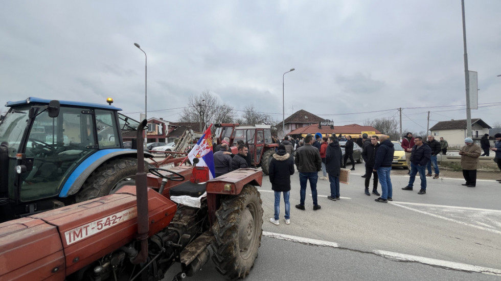 Poljoprivrednici najavili da dolaze u Novi Sad da traktorima brane studente u blokadi