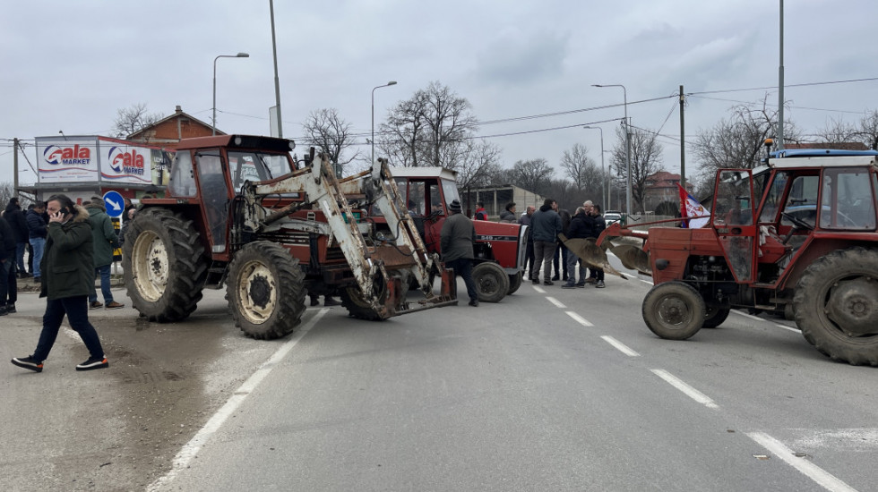 Poljoprivrednici na dva sata blokirali saobraćaj kod Loznice i Bogatića