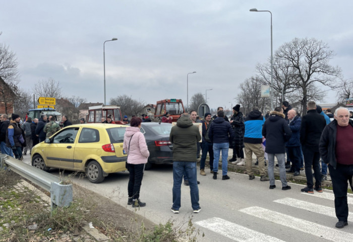 (VIDEO) Studenti i poljoprivrednici blokirali dve magistrale u Novom Sadu