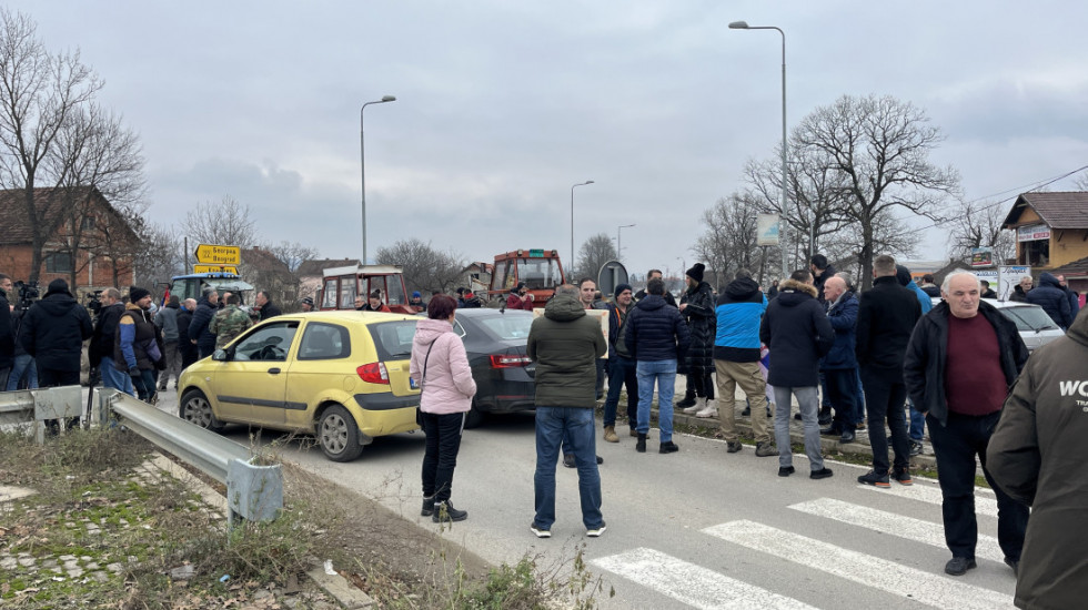 (VIDEO) Studenti i poljoprivrednici blokirali dve magistrale u Novom Sadu