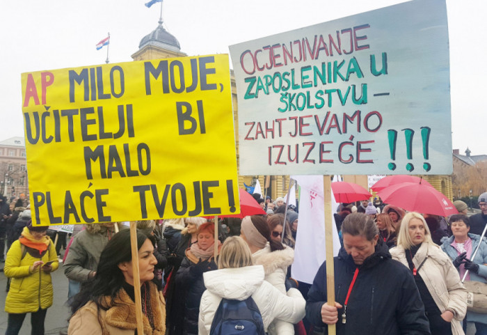 (FOTO) Školski sindikati protestovali u Zagrebu, protiv novog sistema ocenjivanja i Zakona o platama