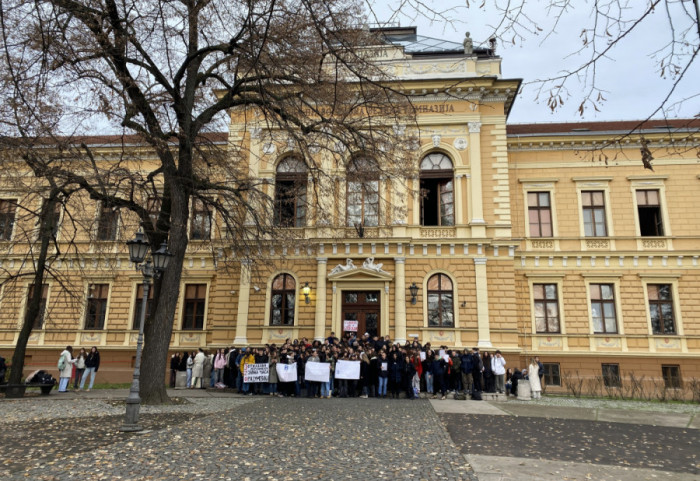 Aktiv direktora: Sve novosadske osnovne i srednje škole u ponedeljak nastavljaju sa radom