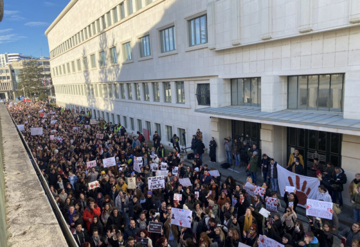 Session of the Vojvodina Assembly: Budget approved without debate, student protest