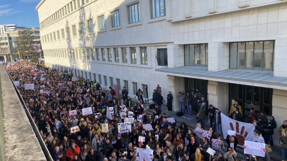 Session of the Vojvodina Assembly: Budget approved without debate, student protest