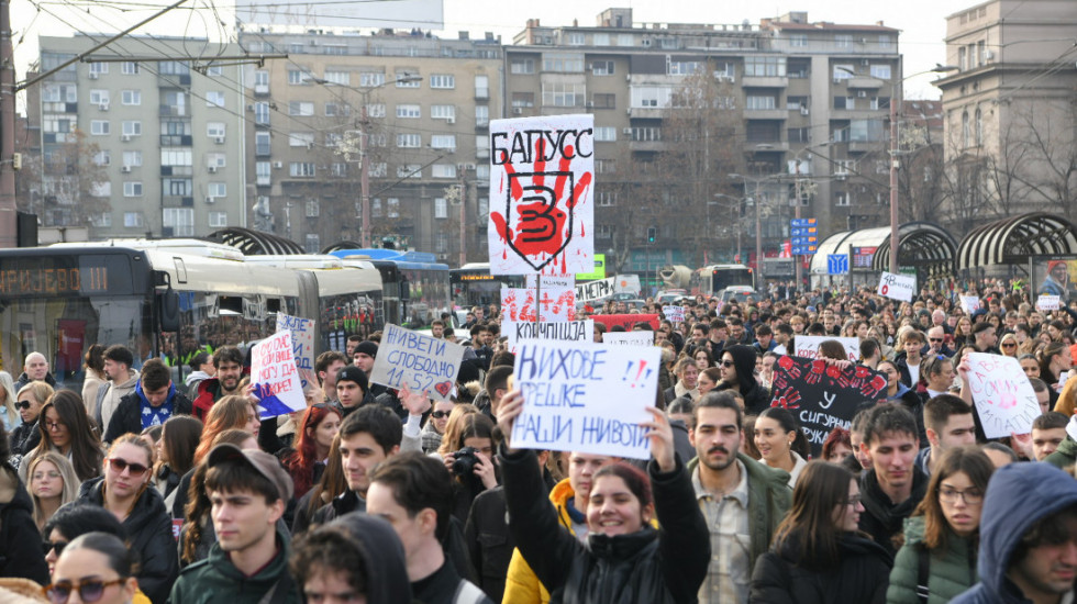 Više od 1.000 studenata iz Crne Gore podržalo kolege koji blokiraju državne fakultete u Srbiji