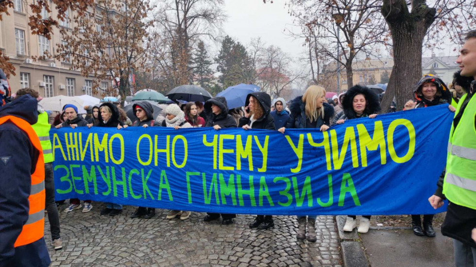 (FOTO/VIDEO) Studenti i maturanti nastavili blokade od 11.52 do 12.07 širom Srbije, skupovi protekli bez incidenata