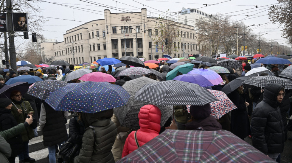 Studenti i maturanti blokirali više raskrsnica od 11.52 do 12.07, nastavljene blokade fakulteta