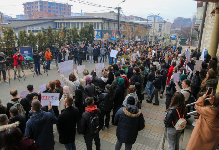 Incident tokom blokade magistrale u Novom Pazaru, kolima naleteo na studente