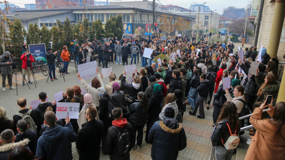 Incident tokom blokade magistrale u Novom Pazaru, kolima naleteo na studente