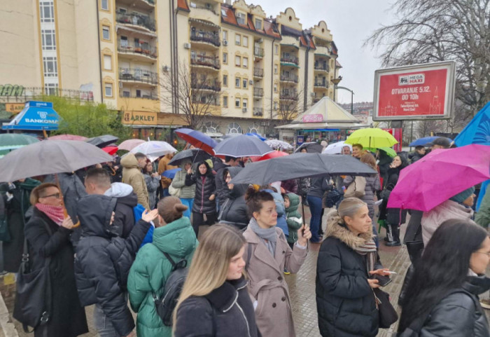 Studenti i građani u Kragujevcu i Zemunu blokirali saobraćajnice od 11.52 do 12.07