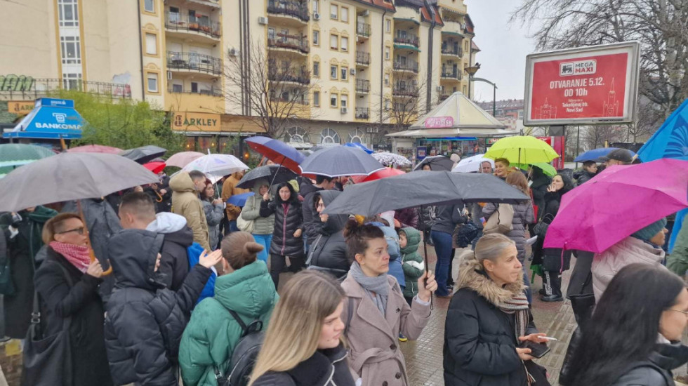 Studenti i građani u Kragujevcu i Zemunu blokirali saobraćajnice od 11.52 do 12.07