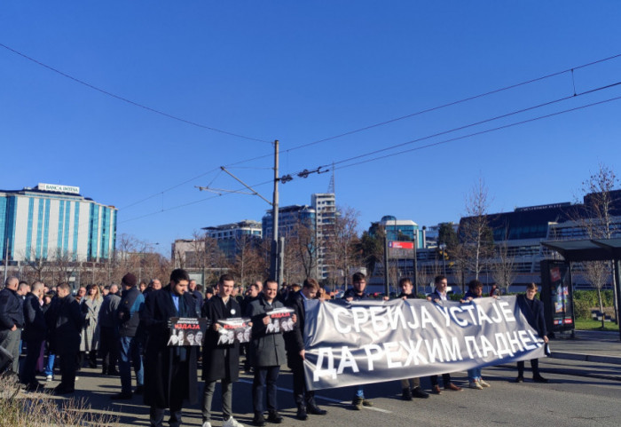 Novi DSS blokirao ulicu kod Sava Centra na 15 minuta: Stanje je neizdrživo, moramo da menjamo stavri