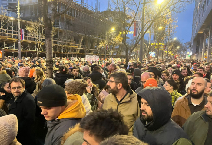 (FOTO) Protest studenata i poljoprivrednika na Slaviji, 15 minuta tišine za poginule u Novom Sadu