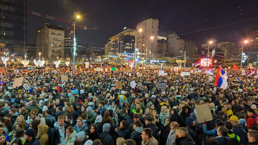 Arhiv javnih skupova: Na protestu na Slaviji okupilo se između 100.000 i 102.000 građana