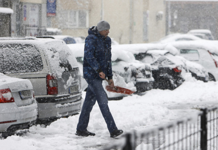 Oblačno sa snegom, uz povećanje snežnog prekrivača: Temperatura od minus dva do tri stepena