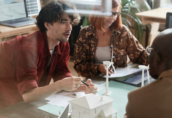 "Ranije generacije bile tihe i ćutale, sadašnje žele platu od 180.000": Kako mladi u Srbiji gledaju na novac i rad