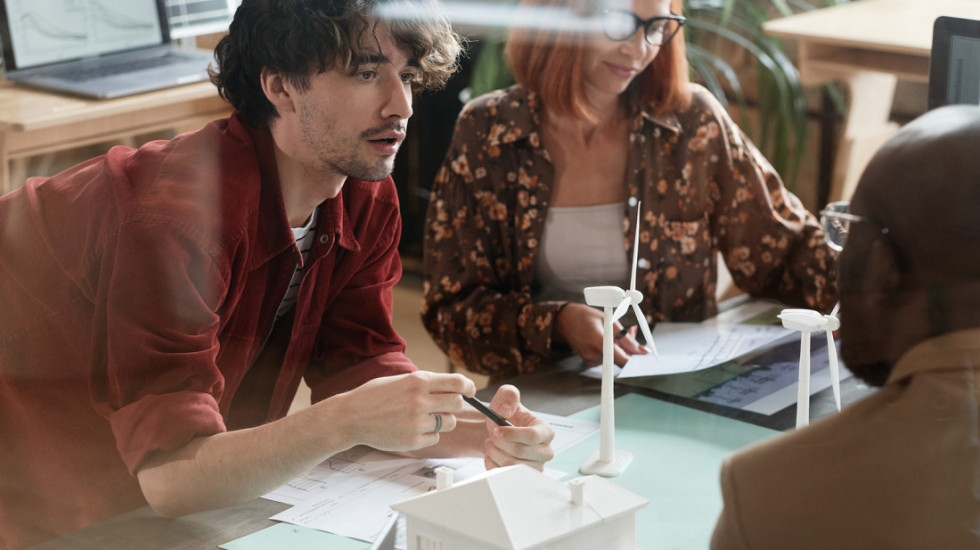 "Ranije generacije bile tihe i ćutale, sadašnje žele platu od 180.000": Kako mladi u Srbiji gledaju na novac i rad
