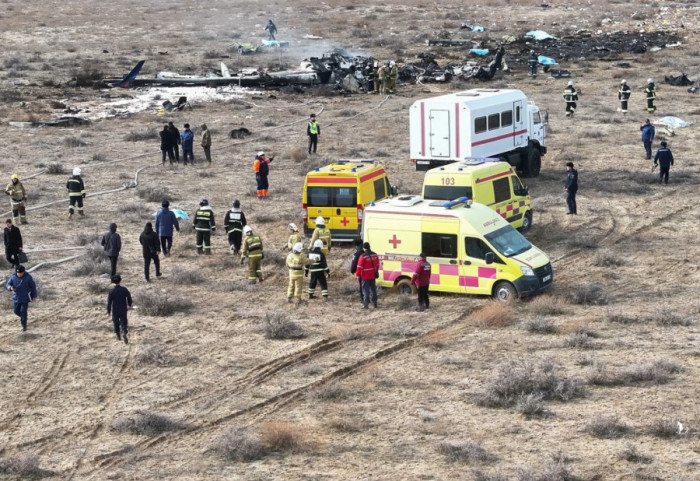 (VIDEO) Avion iz Azerbejdžana se srušio u Kazahstanu, prema prvim izveštajima ima preživelih