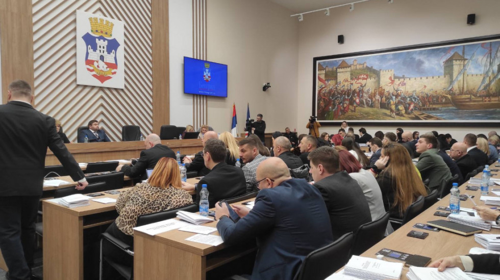 (VIDEO) Sednica Skupštine Beograda: Usvojena odluka o đačkoj pomoći od 20.000 dinara i set urbanističkih planova
