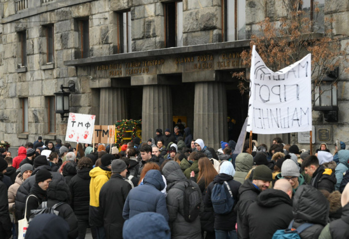 Radnici "Pošte Srbije" protestovali tražeći veće plate i bolje uslove rada: "Mi više nismo radnici, već robovi"