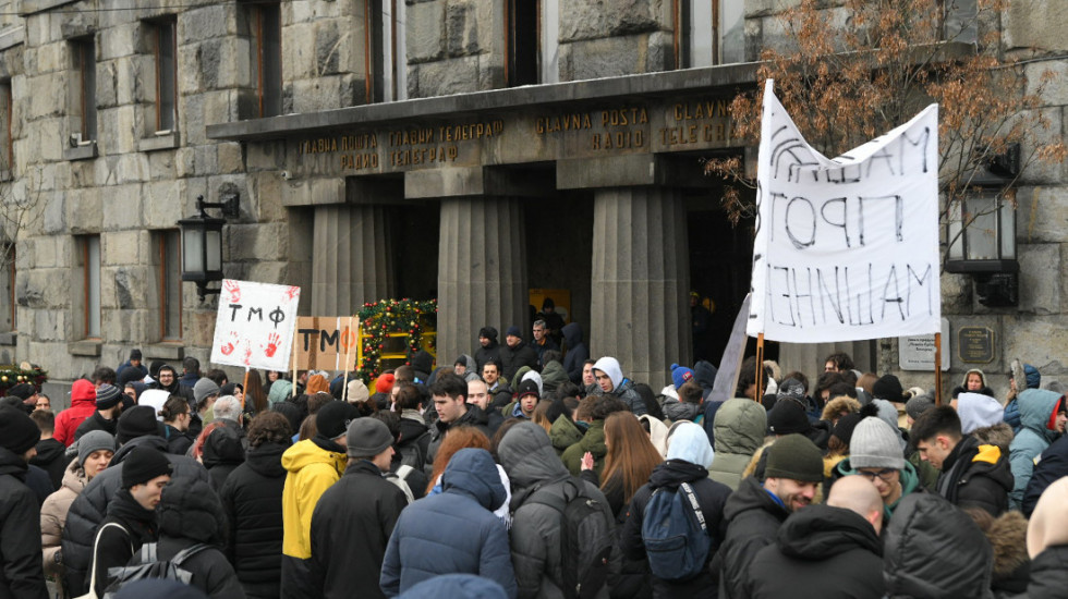 Radnici "Pošte Srbije" protestovali tražeći veće plate i bolje uslove rada: "Mi više nismo radnici, već robovi"