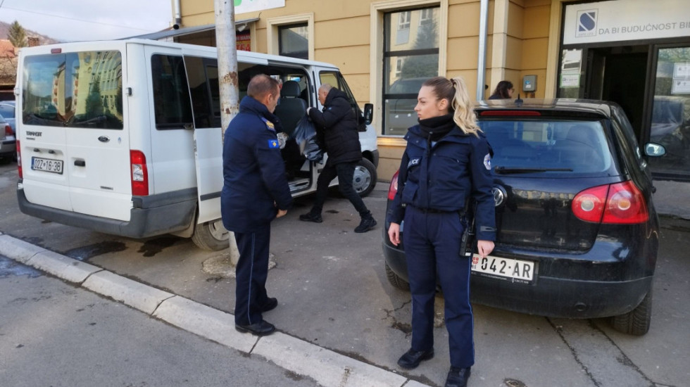 (FOTO/VIDEO) Nastavak akcije Kosovske policije, upala u službene prostorije Urbanizma u Severnoj Mitrovici