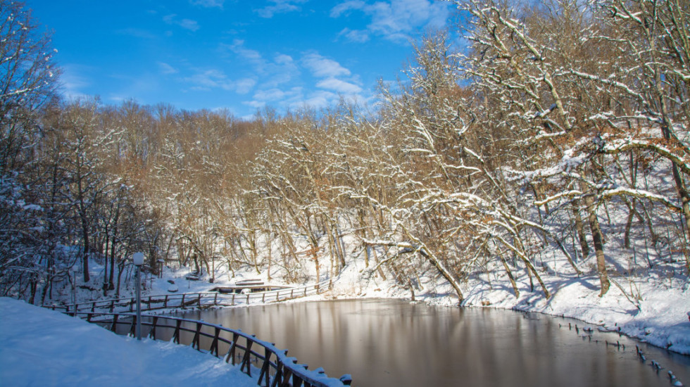 Ujutru mraz i poledica, tokom dana pretežno sunčano: Maksimalna temperatura do šest stepeni