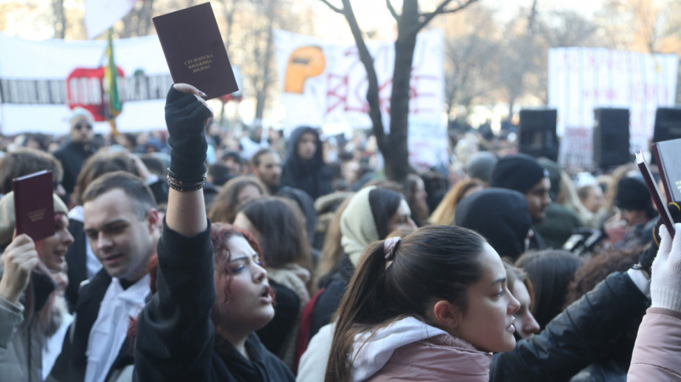 Studenti blokirali saobraćaj kod Vukovog spomenika na 15 minuta