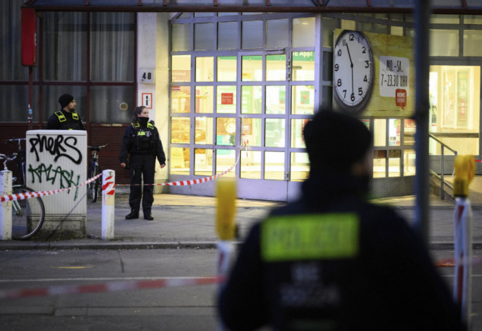 Muškarac napadao nožem ljude u Berlinu, dve osobe teško povređene