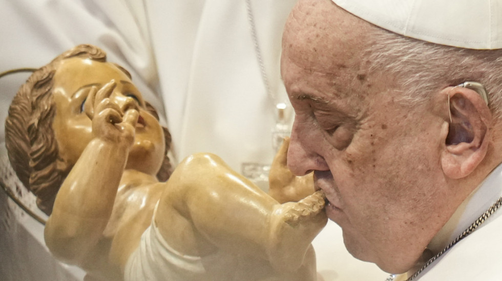 Papa Franja vraćen na mehaničku ventilaciju zbog respiratorne insuficijencije