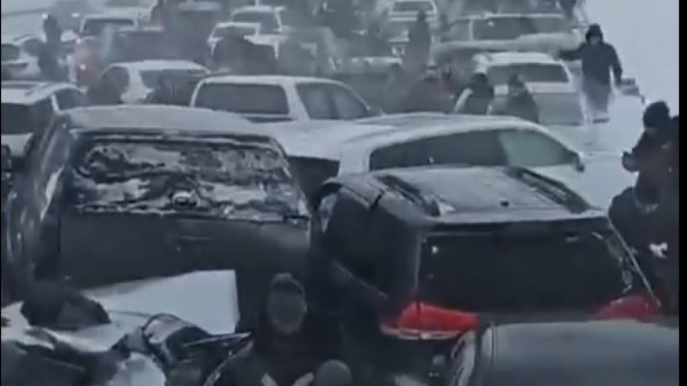 (VIDEO) U lančanom sudaru na auto-putu u Kazahstanu učestvovalo najmanje 95 automobila