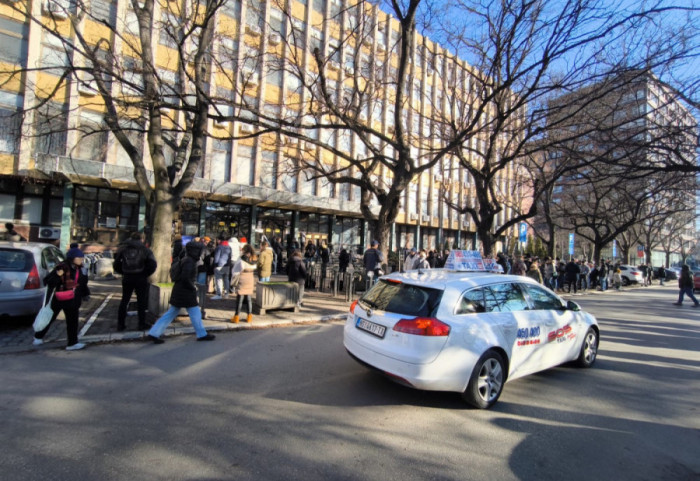 Novosadski studenti protestovali ispred Višeg suda tražeći da izvršna vlast ne vrši pritisak na sudsku