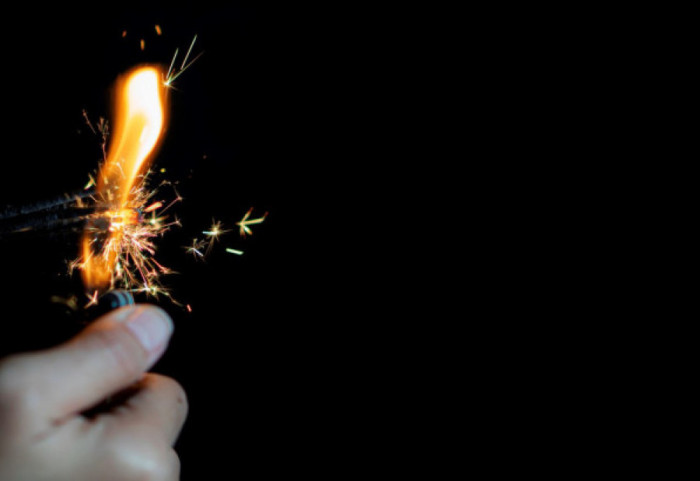 Dečaku (10) u Osijeku petarda eksplodirala u ruci, amputirana mu dva prsta