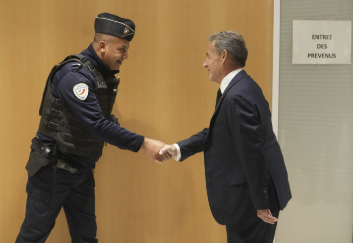Sarkoziju dozvoljene četiri porodične posete nedeljno, jedna više nego što zakon predviđa