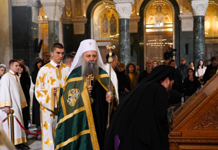 (FOTO) Patrijarh Porfirije služio božićnu liturgiju: Odustanimo od agresije i nasilja, gradimo mostove ljubavi i mir