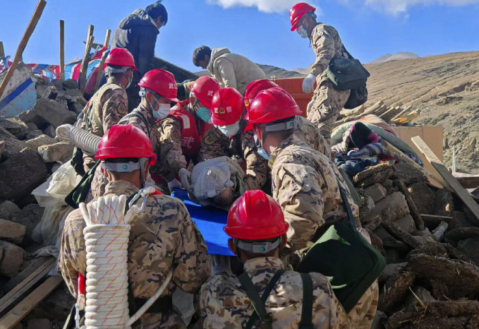 (FOTO/VIDEO) Snažan zemljotres na Tibetu: Broj žrtava povećan na 126, traga se za preživelima ispod ruševina