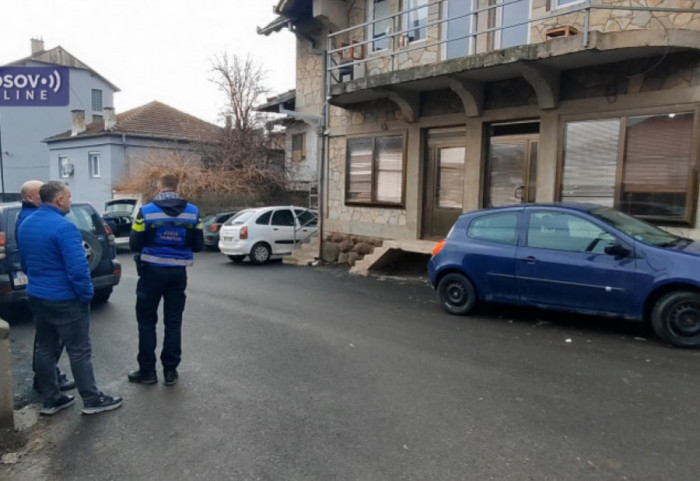 (VIDEO) Kosovska policija upala u prostorije Poreske uprave u Severnoj Mitrovici