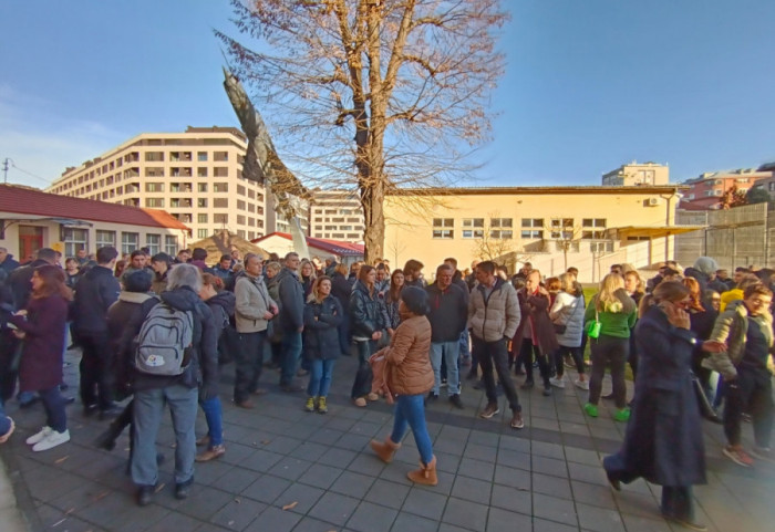 Časovi od pola sata u Vazduhoplovnoj akademiji nakon višenedeljnog protesta zaposlenih, roditelja i đaka