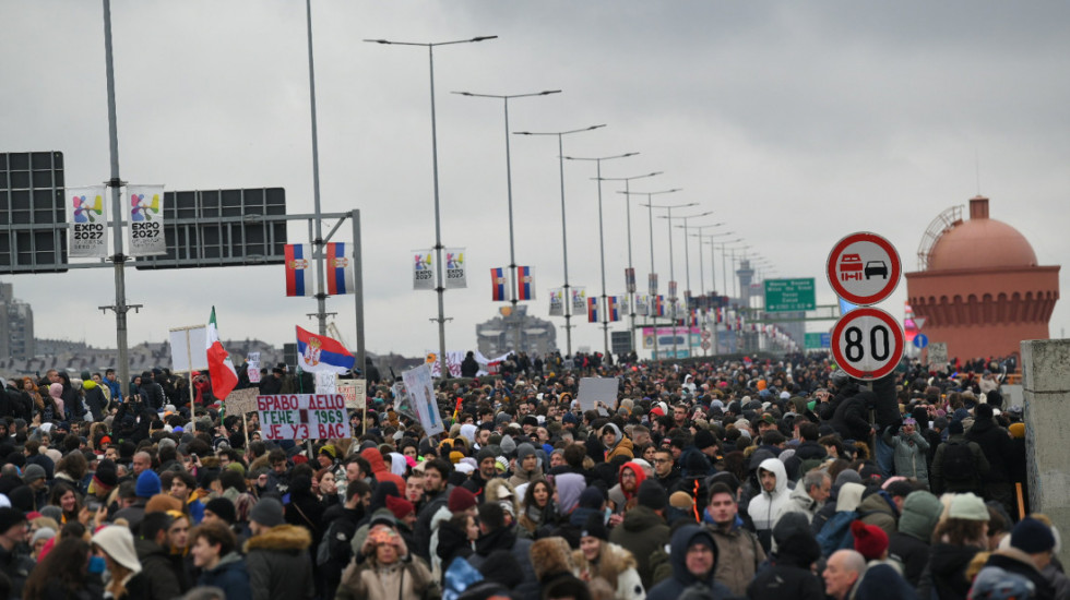 Arhiv javnih skupova: U protestnoj šetnji i blokadi Mostarske petlje između 7.000 i 7.200 studenata i građana