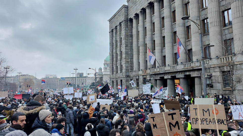 Arhiv javnih skupova: Na protestu ispred Ustavnog suda oko 28.000 studenata i građana