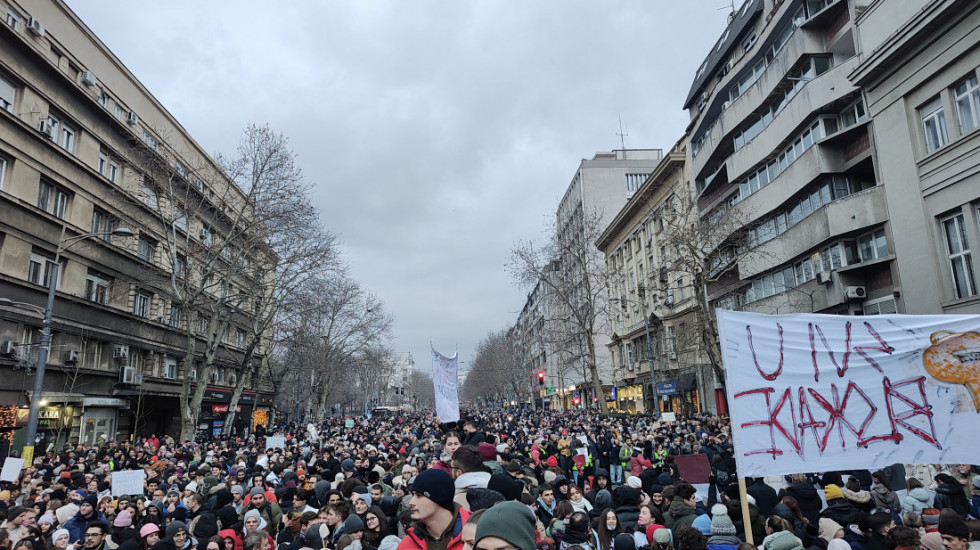 Vučić o broju okupljenih na protestu ispred Ustavnog suda: U maksimumu ih je bilo 13.700, a to je za poštovanje